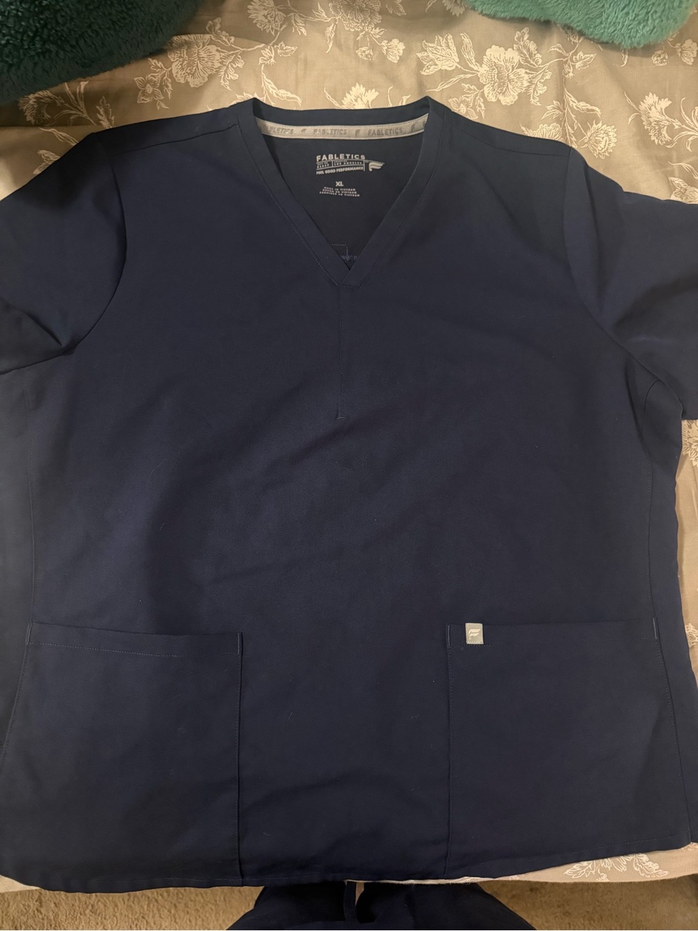 Fabletics Women’s Navy V-Neck Short Sleeve Scrub Top XL